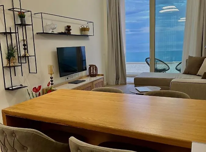 Sapphire Coast * Palasë